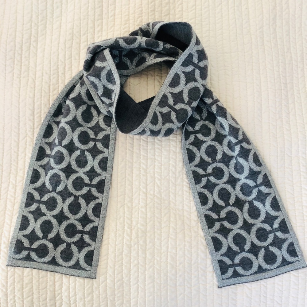 COACH Women's Signature Logo Scarf/Wrap